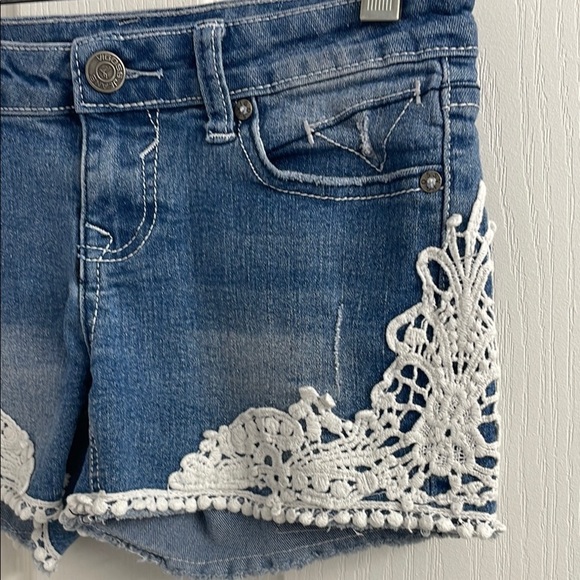 Vigoss The Jagger Short Blue Denim with Lace Appliqué & Distressed Kids Size 12 - Picture 2 of 12